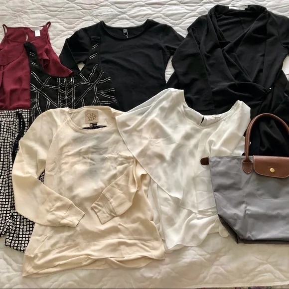 ❌DONATED❌ 8 item not so mystery box sz XS - S - Picture 3 of 12